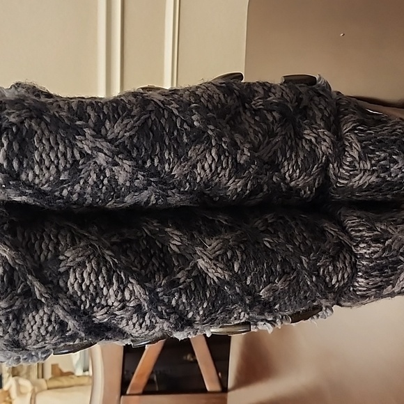 Size 10 Tall Grey Sweater Muk Luks - Picture 4 of 8